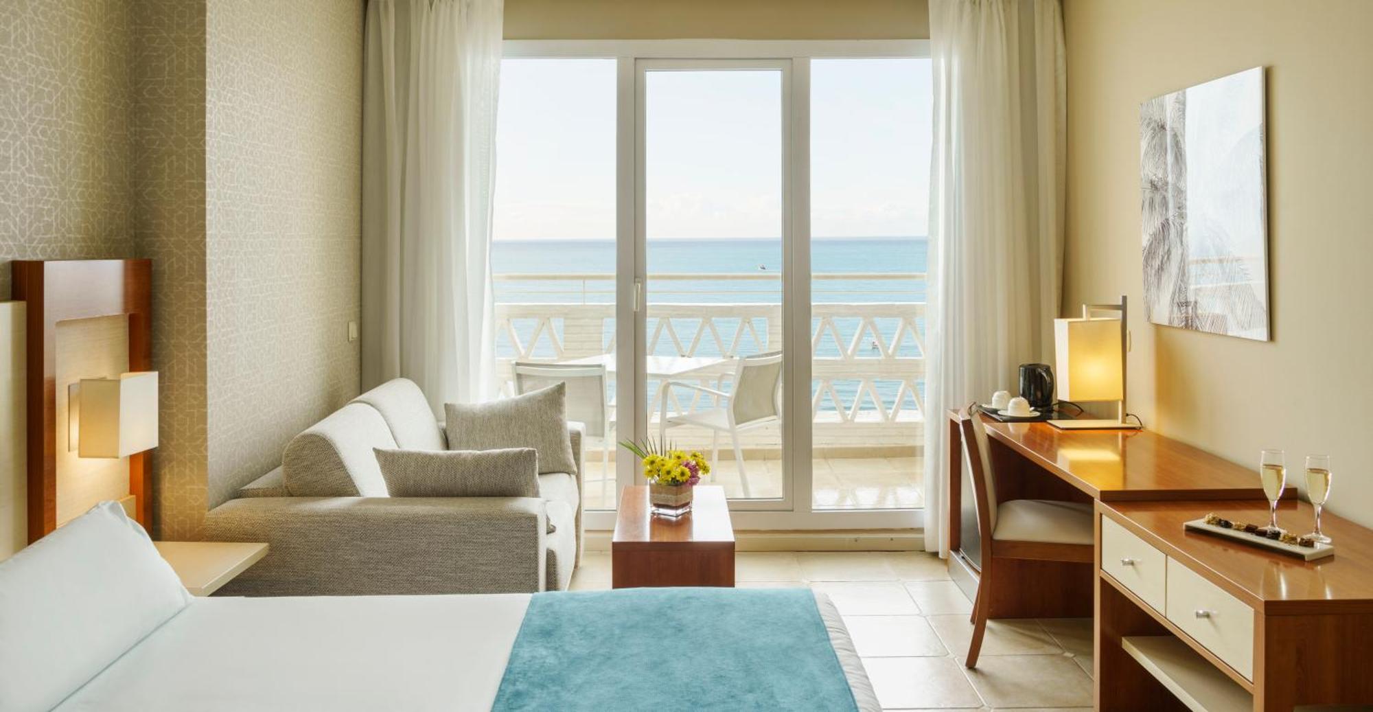 Ilunion Hotelli 4*